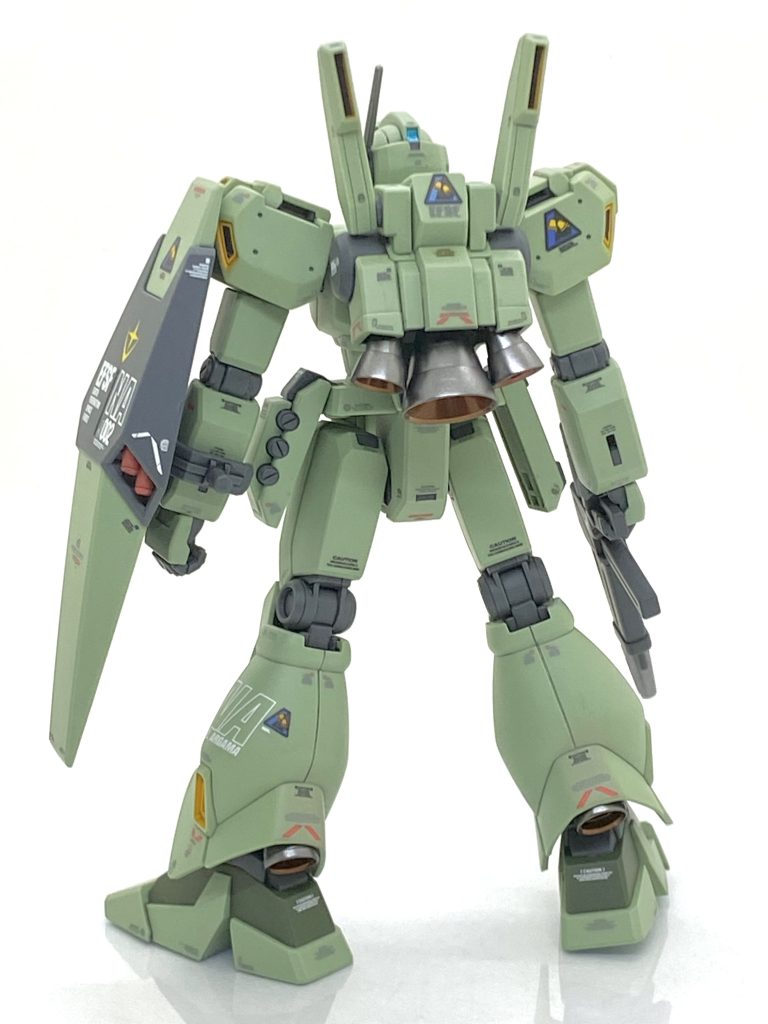 塗装箇所とカラーレシピビームライフル、バックパック等の各部グレー→(クレオス)エクストラダークシーグレービームライフル先端、アンテナ、バーニア外部→(ガイア)フレームメタリック(1)肩、脛合わせ目部→(クレオス)ホワイト90％+濃緑色(暗緑色)(1)10%肩、足等のオレンジ部→(ガイア)ビビッドオレンジ肩、足等のオレンジ部のブラック部→(タミヤ)エナメル、ブラックバーニア内部→(タミヤ)エナメル、クリアーオレンジ