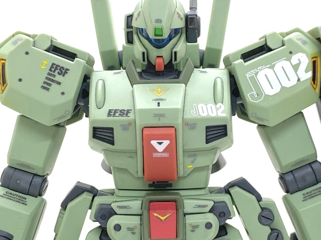 デカールはガンダムデカールDX02やDX06の機動戦士ガンダムUC MS用をメインに市販のコーションデカールも満遍なく貼り、宇宙世紀0096年の量産機の亜種をイメージしています。MGジェガンD型のデカールも一部使っています。