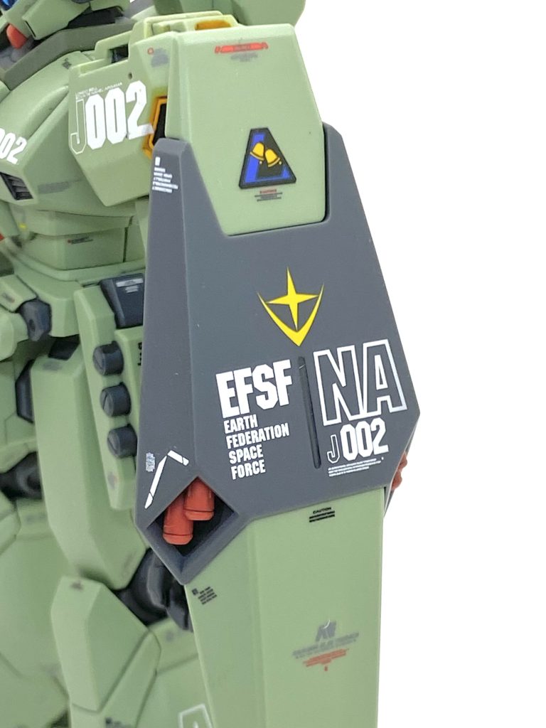 シールドは勿論ネェル・アーガマやロンド・ベルのマークのデカールを貼っています。