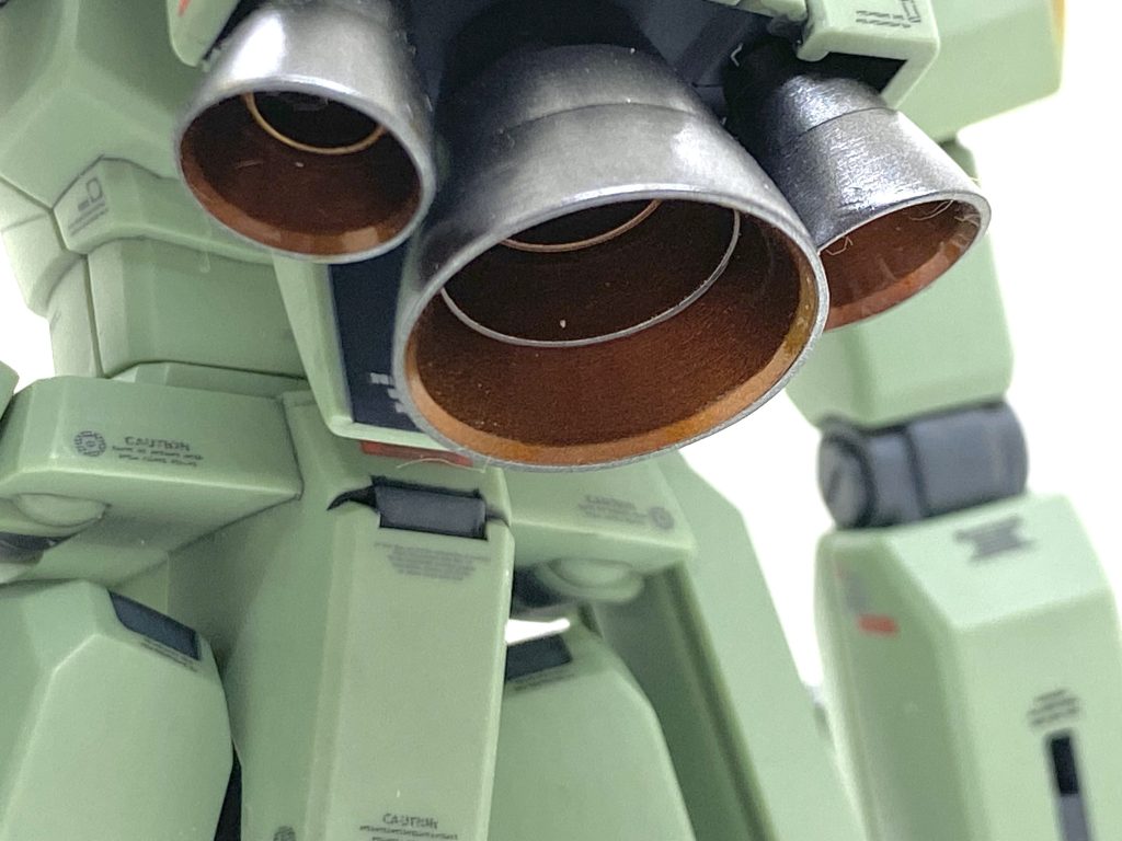 バーニア内部はエナメルのクリアーオレンジを吹いてはみ出した箇所を溶剤使って拭きとりました。