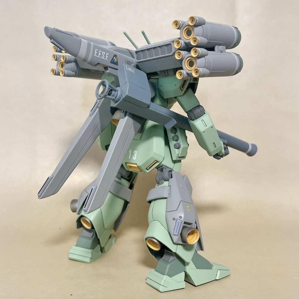 腰グレネードは 両腰に装備するタイプとした