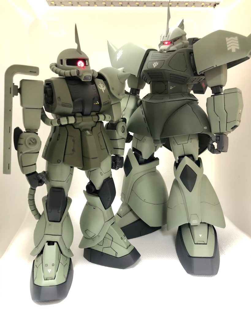 同時製作したMGゲルググ ver.1.0とともに