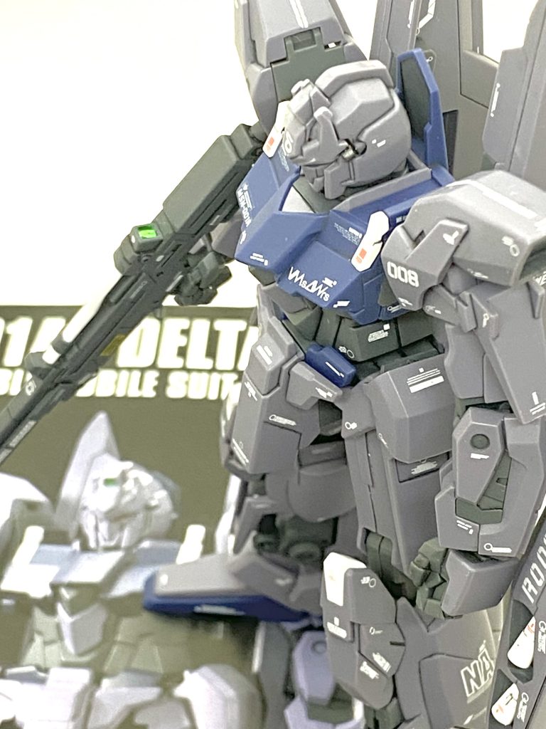 最後は説明書と。デルタプラスは最初にカトキハジメ氏のイラストを見た時、大変衝撃を受けました。ただ、その後にマーキングが書いてあるイラストや完成品は出てないのでこの辺りは想像でデカールを貼るしかなく、これは大変苦労しました。ですが、キットは差し替え変形ですからプロポーションは全く問題無いですし、色分けもかなり良いですから作っていて久しぶりに楽しい感覚を得る事が出来ました。これで暫くはガンダムUCの機体はお預けになりますが・・・今は袖付きの機体を作りたくてしょうがないから(笑)オラザクが終わったら今度は「袖付きのMS達」というお題でやりたいですね(笑)。ご覧して頂きありがとうございました。