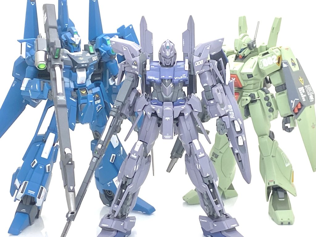 リゼル(隊長機)とジェガンD型と。