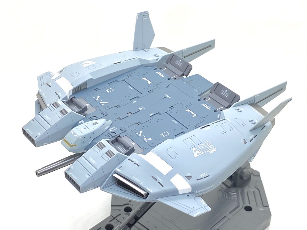 HGUC No.144 ベースジャバー(ユニコーンVer.)を成形色仕上げ＋αで作ってみました。正直言ってサブフライトシステム(SFS)がキット化されるとは全く思っていませんでした(笑)。仮にされたとしてもドダイ改や逆襲のシャアに出てました89式ベースジャバーが先になると思ってましたし、SFSではないですがコア・ブースターの方が先に出ると思ってました。ただ、Gファイターやフライングアーマー、Gディフェンサーは先にキット化してましたからなる可能性はあったのでしょうが・・・このキットが出るまでは立体化されてもガレージキットでしかも2万超えするマニア向けぐらいしか無く(笑)自分には買えないと思ってました。今回はnaga様がX上で主催します梅雨のプラモ展示会2というイベント用に参加する為にサクッと作る予定だったのですが・・・(笑)。