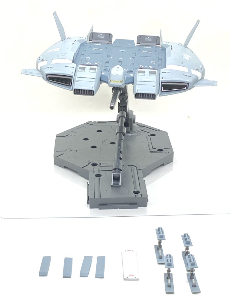 降着用と飛行用のパーツが付いてきます。