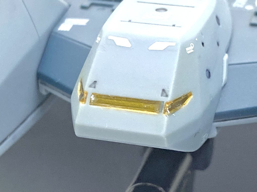 これを貼ると光沢のあるガラス感が出て良い感じになります。