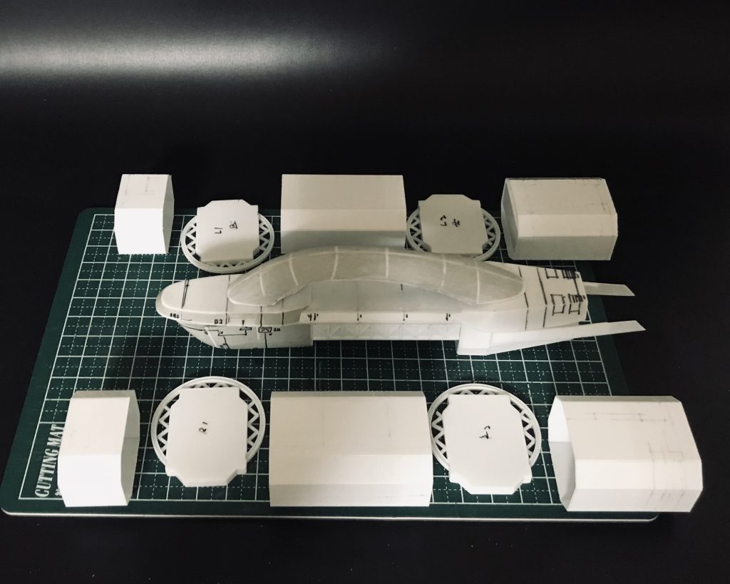 んで、プラ板とパテでこう。