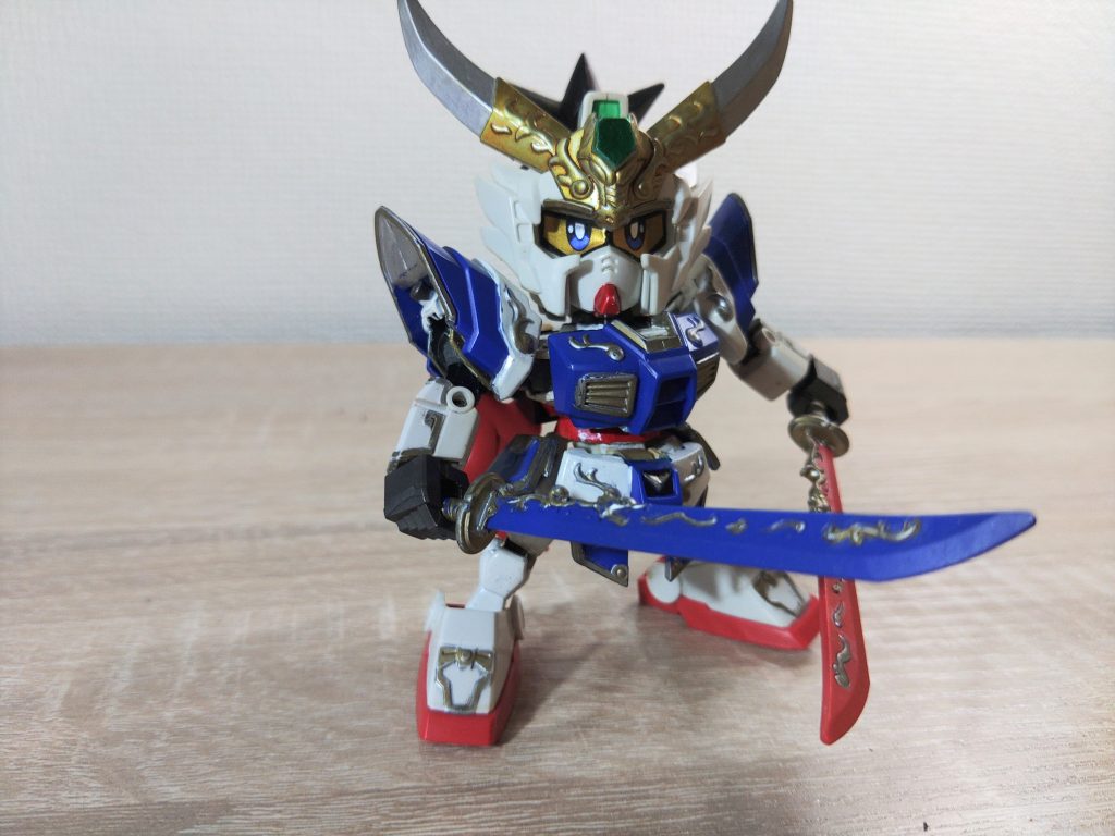 まずは初期劉備。鎧と肩は少し削り装着しやすく。スカートは分割してポリ可動仕込み。