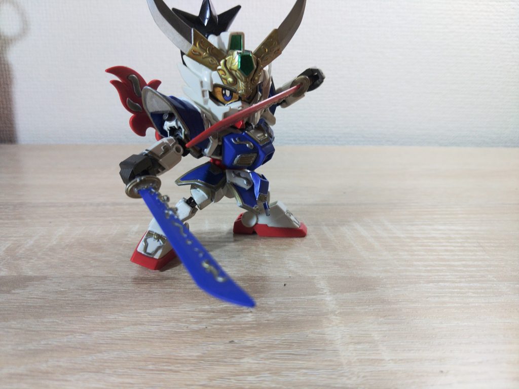 鎧を着ても可動の邪魔がないように。武侠っぽいポーズも可能に。