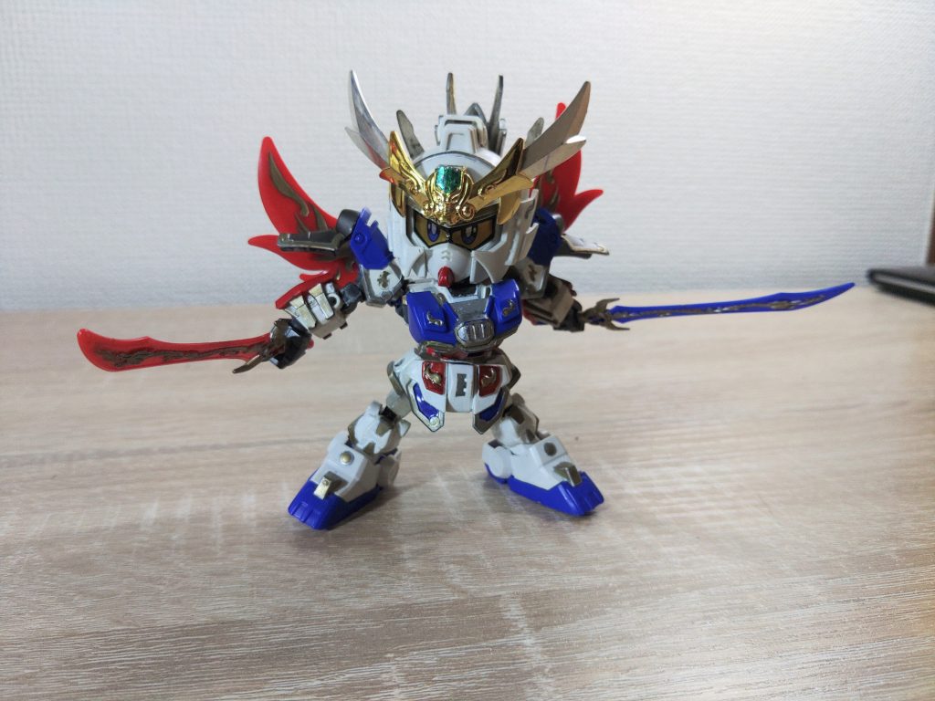 翔烈帝劉備は肩と足を換装。胴当てはくりぬいて3ミリ棒で装着。(んで破損してたんで今回泣く泣く両面テープ)この時にネオジム磁石を知っていればグギギ!!