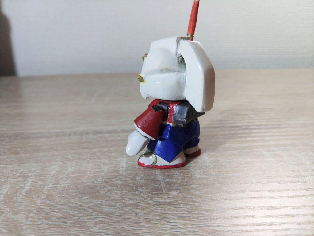 後ろから。「この投稿主HENTAIだからどーせ服脱げたりすんだろ?」と、思われた方。しょうがないなぁ。欲しがりさんめ。