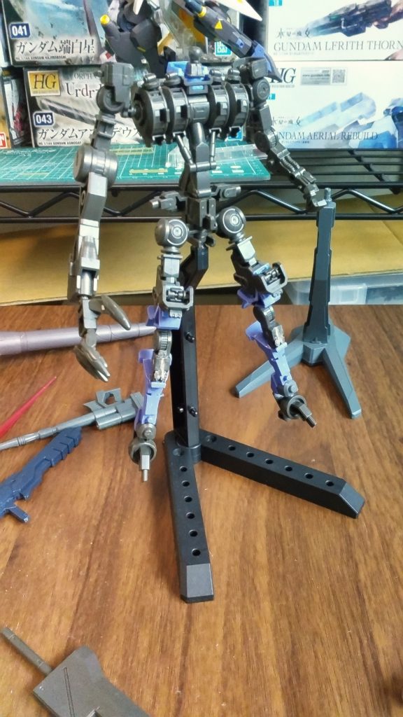 フレームはこんな感じです。エイハブリアクターを4つ搭載して機動力、火力の向上かつパイロットへの負荷をさらに軽減するという設定です。