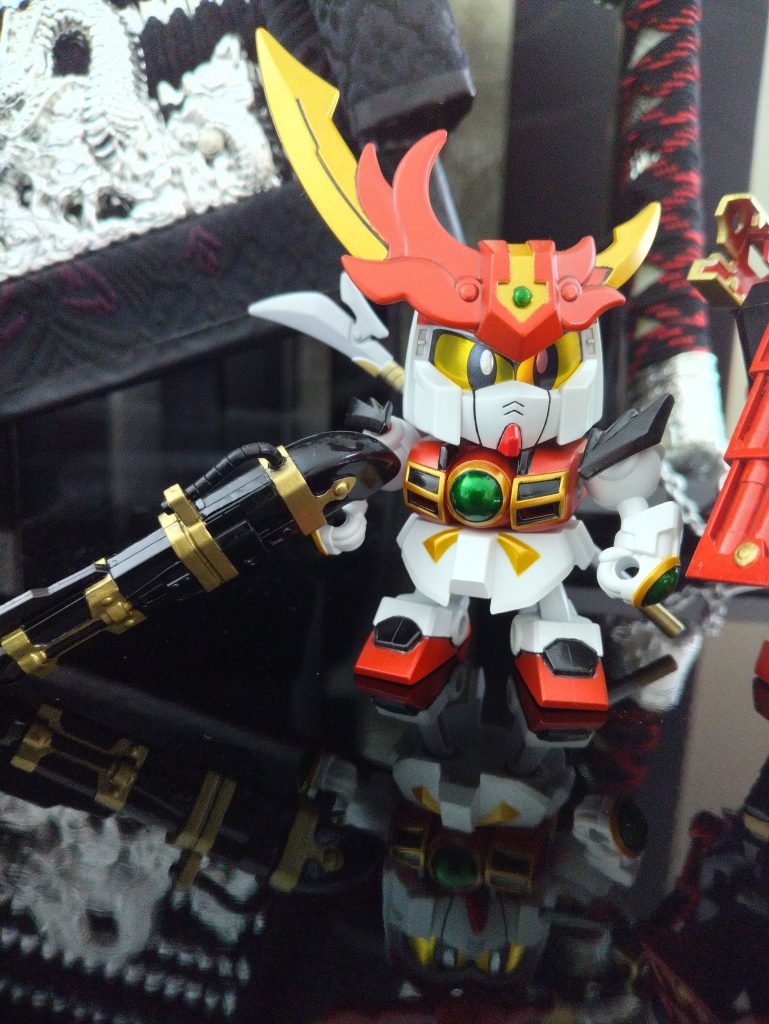 烈丸の胸部は下地ゴールドのクリアーグリーン採用。エナメルなのできれいに光沢してます。