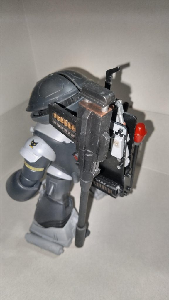 ゴーグルは折り畳んで背部へ