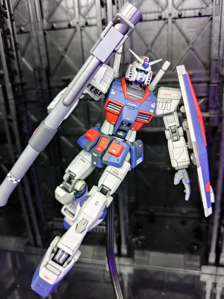 消えかけてるモールドを彫りなおし、細くなってしまったパーツをプラ板で太らせ、渾身の自分オリジナルカラーで塗装して…