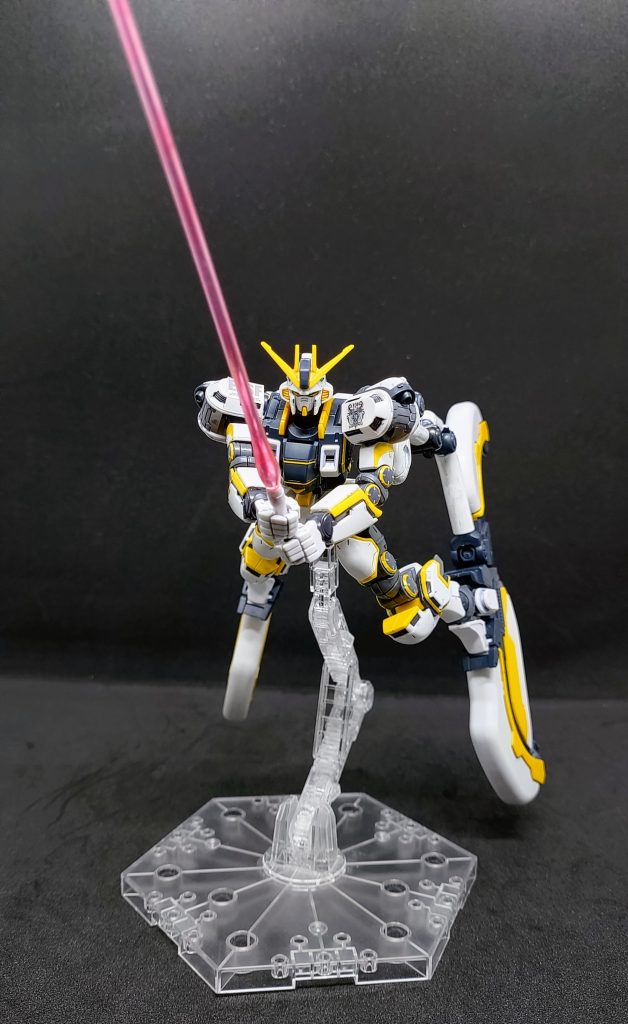 コムサイを真っ二つにしたポーズ風に1枚