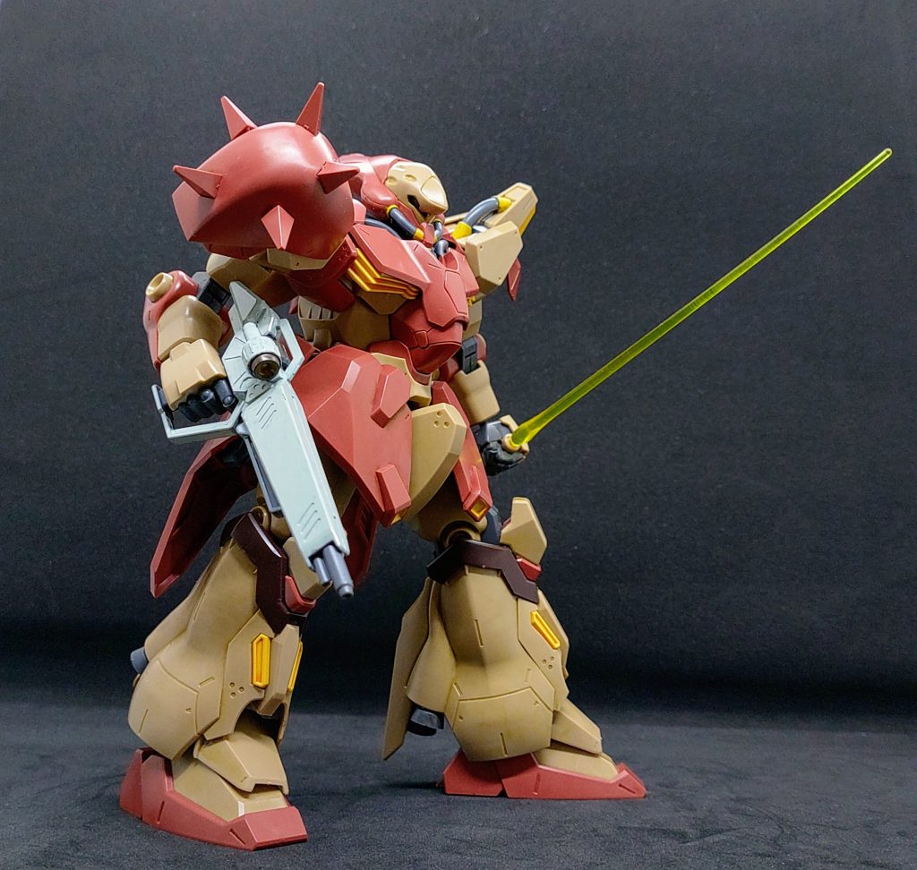 ジオン系デザインはドッシリとした重量級感が個人的に好きですね...