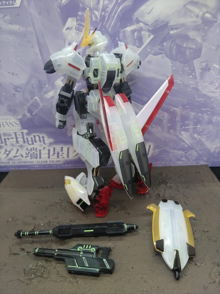 ブラックライトで発色するパネルラインって良さそう・・・そう思ってガンマカ蛍光グリーンを使いました。試しにフレームに入れてブラックライト当てて確認もしました。