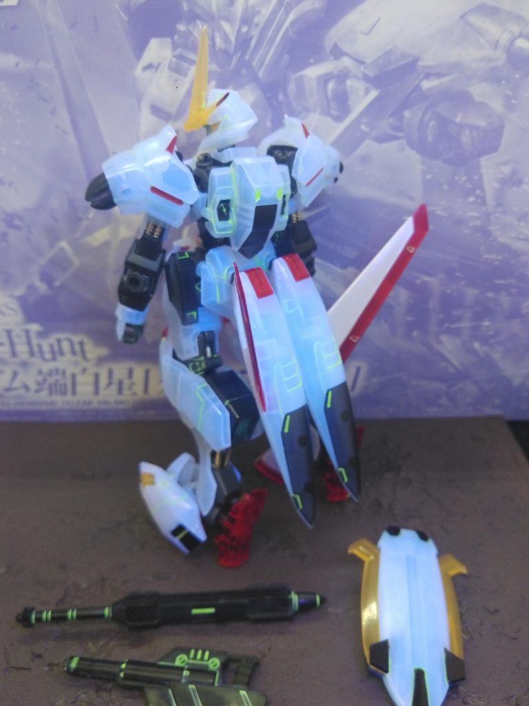 乳白色の装甲がブラックライトに反応しちゃって悲しい結果になりました(笑)素直に黒かグレーで墨入れすればよかった(・ω・`*)