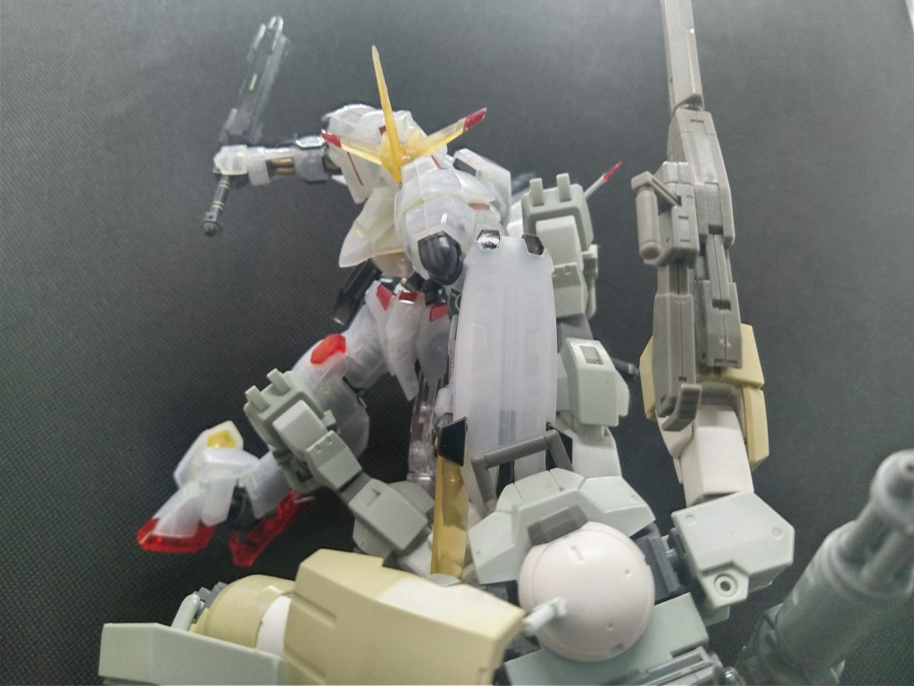 塗装待ちのミキシングマイデミを添えて。鉄血系ヤラれメカが居ないもので(汗)