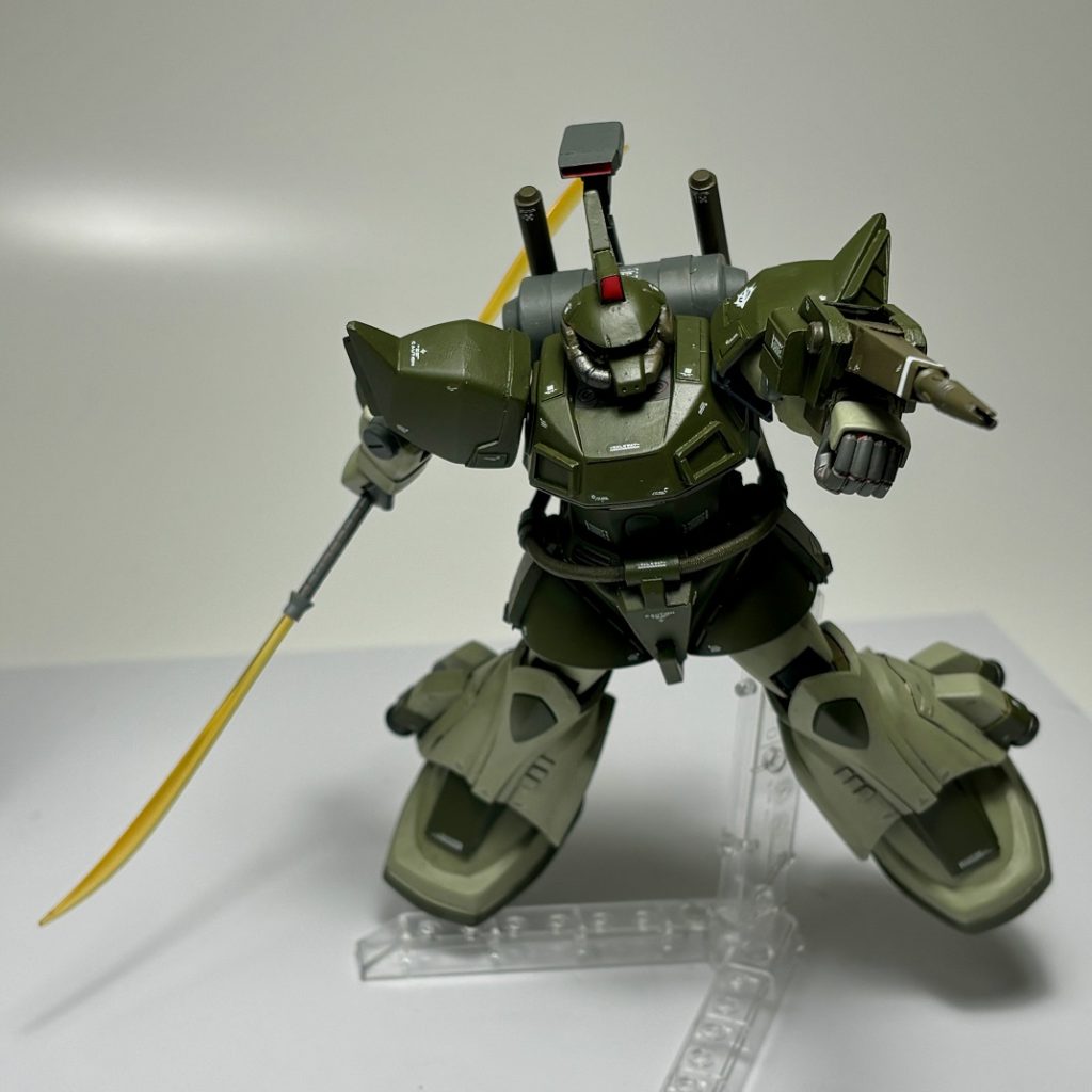 バックパックのロケットユニットはジャンプ時に使用する、という設定だそう。アニメ「機動戦士ガンダムUC」でもロケットでジャンプして無双バイアラン・カスタムに迫るものの、簡単にぶった切られてましたね。。。