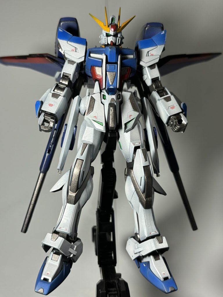 主な改修箇所・頭部:アンテナシャープ化・肩部:小型化・腕部:下腕の装甲部、形状変更₍青い箇所です₎・胸部、腹部:モールド追加・腰部:モールド追加、サイドスカート形状変更・脚部:サイドに装甲追加・バックパック:ミサイルポッド追加