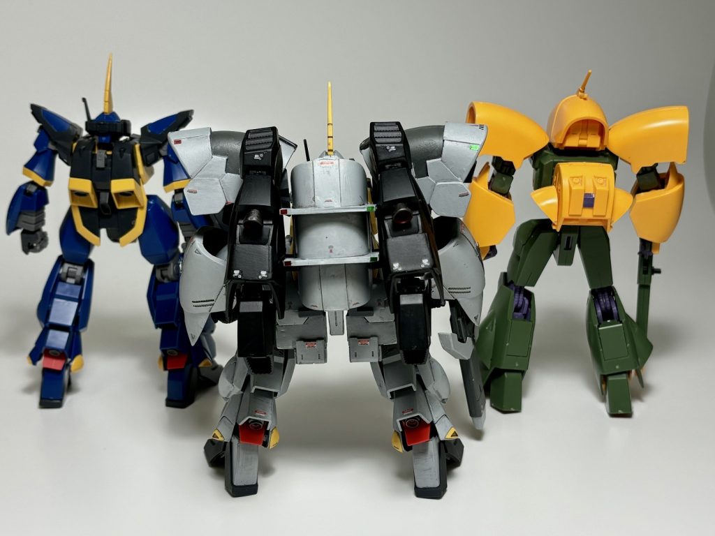 なお、ムーシカのメカデザイナーさん情報によると、2024年5月時点ではSFSの「ムーシカ・ベース」のデザイン画は存在するものの、一般公開されていないようです。正確な変形形態が不明ですし、変形まで再現していると製作時間がかかるため（今回も5日程度で仕上げました）変形はオミット、MS形態のみとしました。。。 