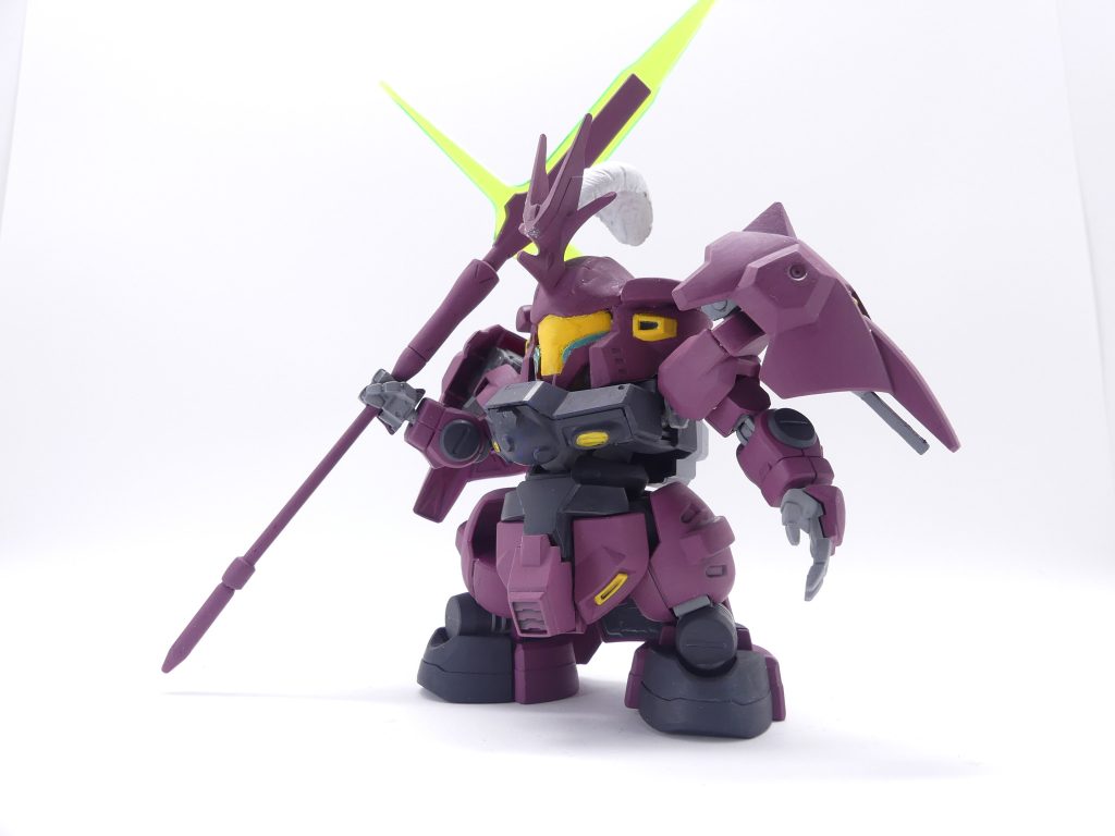 ビームパルチザン:グエルディランザの代表的な武装、広範囲をなぎ払う十字槍。HGそのもののビームエフェクトを持つが、GPの高さがそれをHG並みの威力としている。柄だけ詰めました。頭部は既にあったGP02の頭下半分を使った総力戦。黄色部分は元々はツインアイ部分、緑と顎下部分も本来はGP02の顎です。頭中央のみガンダムグシオンを使用。半円状の部分はプラ板パテで作成。