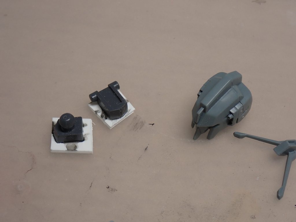 首をプラ板で延長中