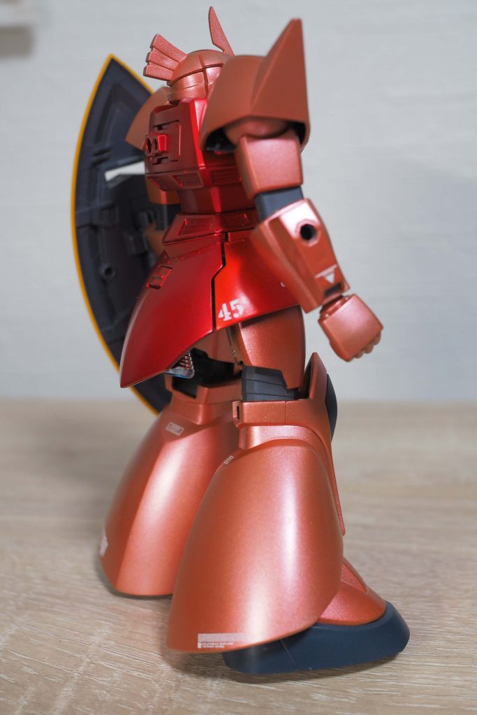 膝と肘の関節は後ハメ加工しました。かなり大変でした。。。