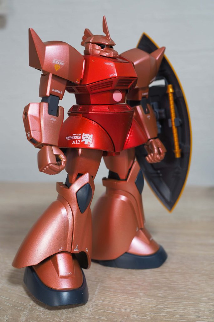 モノアイ周りに空間を作って内側をつや消しブラックにすると本物感が出ると思ってるので加工してます。