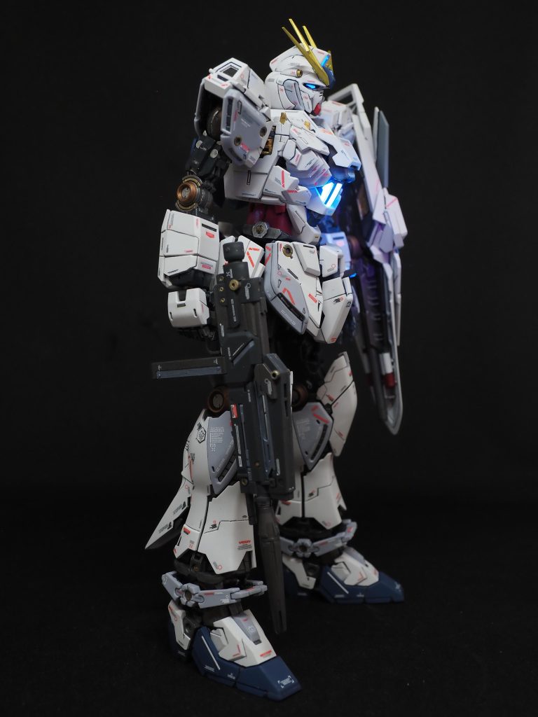 ビームライフルのスコープ部分だけジェガン用のを装着しました。こちらのが好みです。でもこの時代だったらビームマグナム装備でも良かったのでは?と.....