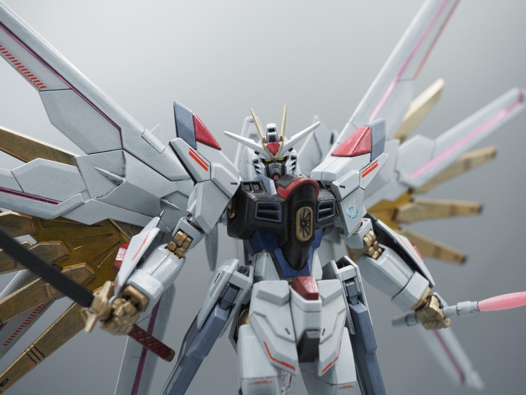 今回は黒立ち上げ+アクリジョンなので、アクリジョン(白)が及んでいないところが墨入れのようになってくれました。2箇所ほど、墨入れで割れたところがあるので、墨入れを減らせてよかったのかもしれません。