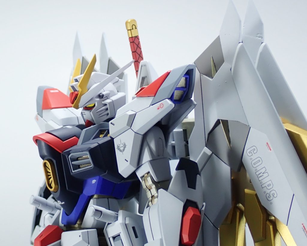 ・ウイング:アーム部分で外側に5mm、上方に5mm延長し、位置変更。各ウイングの先端をプラ板を貼り付けてシャープになるよう角度を変更。