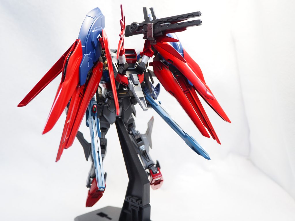 デスティニーぽい羽をバルバタウロスの脚とコレクションシリーズデスティニーの羽根をカットして接着、ストフリのドラグーンを縦に切断しアーム接続。