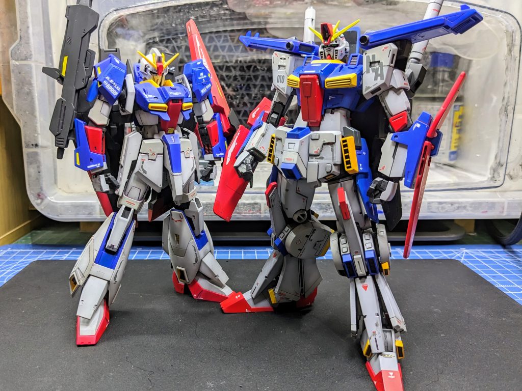 Zガンダムと2ショット。そういえばこの2機とも完成してから変形させてないなぁ…