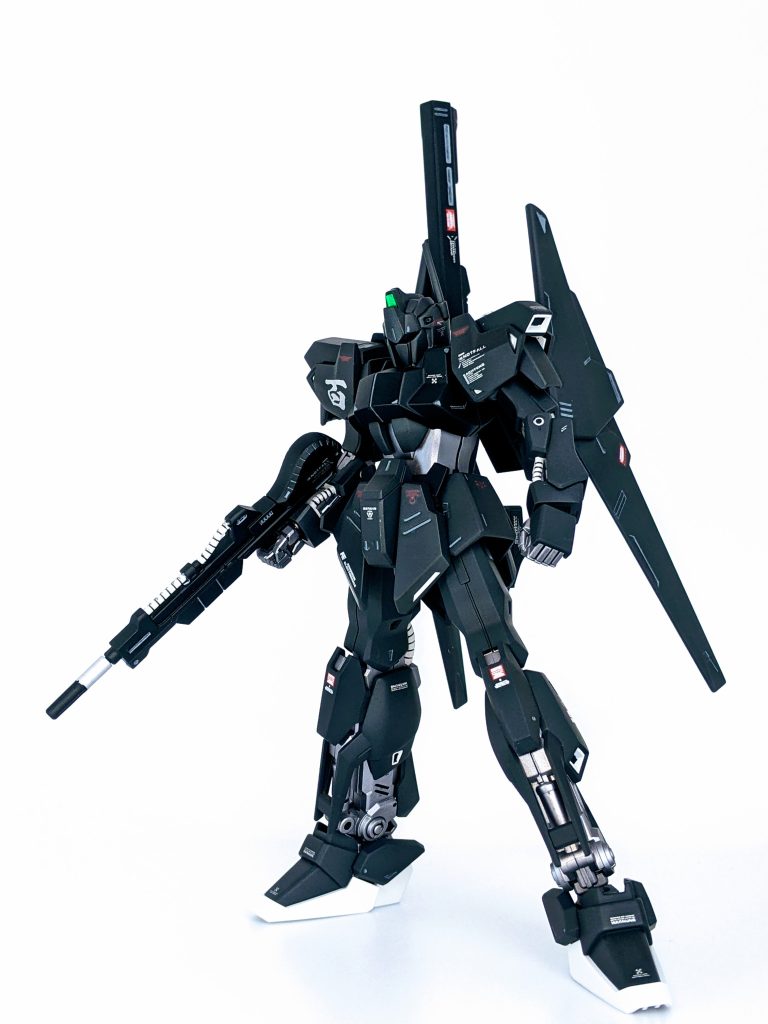 ライフル片手にクレイバズーカを背負った立ち姿。こりゃ気分上がります。