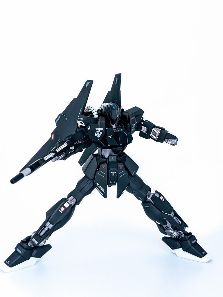 可動範囲が大きく、結構大胆なポージングも可能なのは流石。