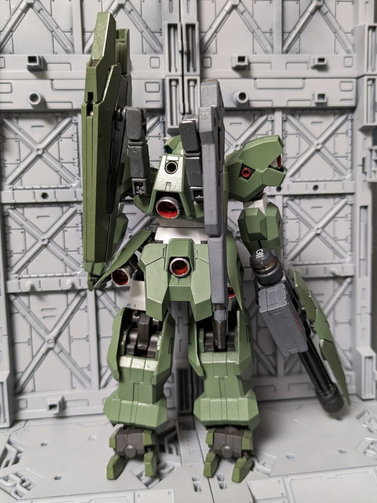 ビームキャノンは後ろへ下ろせるので、未使用時はスッキリ!