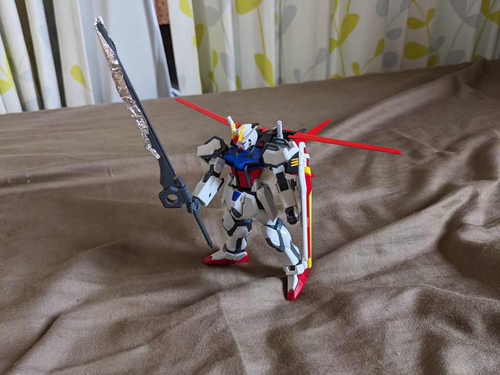 グランドスラムを持たせた図です。グランドスラムの刃の部分には刃らしく見せるため、アルミホイルを貼っています。