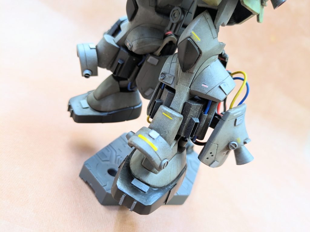 今回１番悩んだ脚です。どうしたら良いか分からずとにかくごちゃごちゃしました。