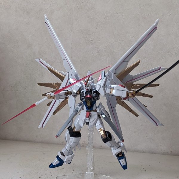 マイティーストライクフリーダムガンダム（パール、メタリック塗装)