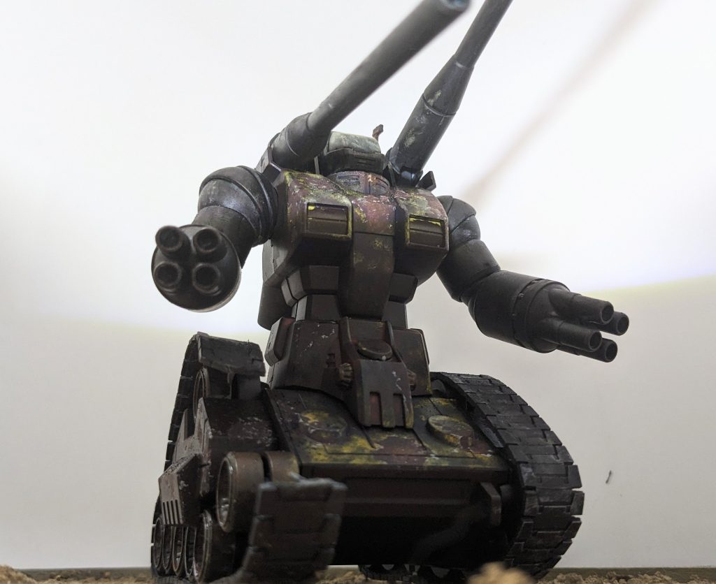 寒く漆黒だった砂漠に、朝日が差し込む姿をイメージ。