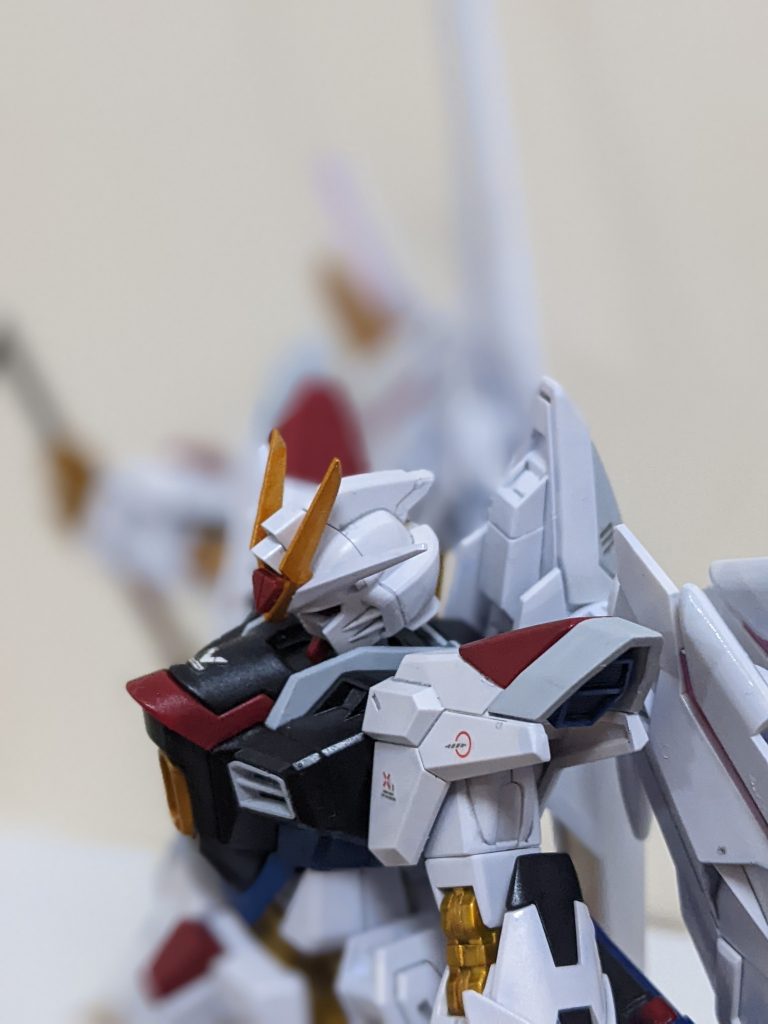 ウイング部の蒲鉾型のパーツ無くしてモチベ下がったり(￣▽￣;)しましたが。得意技の妥協で完成しました。コレ本当にカッコよすぎる😭