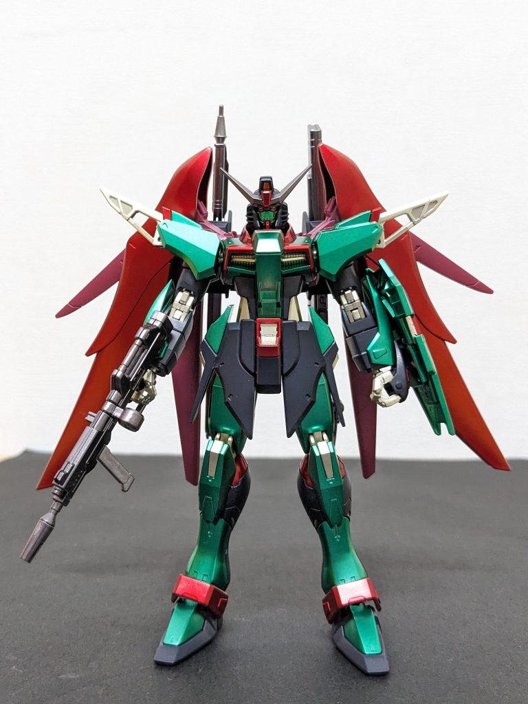 正面かねてより、目の周りの隈取り、ウイングの形状見て「っぽいな〜!!」とは思いながら、他に作りたいヤツもいっぱいあったので、手を出せずにいました。しかし、劇場版での無双っぷりと、直前に作ったマジンガー😅と並べてみたいってので急激に作りたくなった中、運良く再販でゲットできたので、思い切ってチャレンジしてみました😉!!モチーフに寄せ過ぎて緑ばかりになっても寂しいと思い、ところどころ黒も配置してみましたが、完成してから「ドーベンウルフ」カラーでもあるな🤔と思いましたが、いかがでしょうか❓