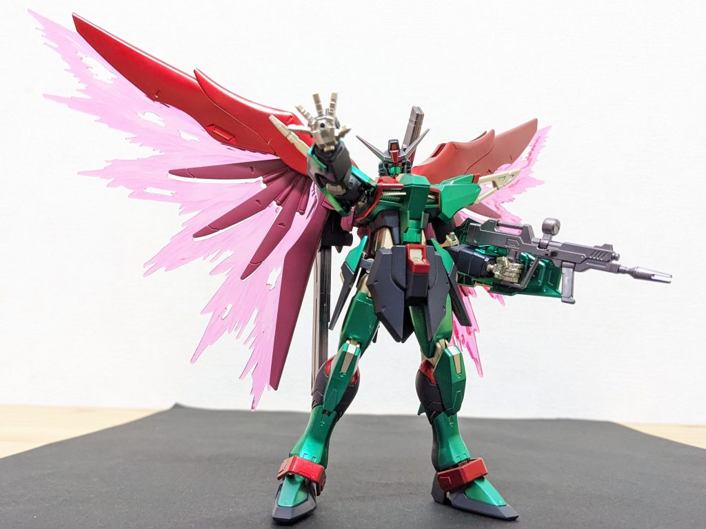 (5人揃ってないケド)ゴレンジャー!!掌のディティールの緻密さに完全にヤラれたんで、撮影大会終了後はこのポーズでウイングを畳んでディスプレイしてます😄続いて他の面々とのショット行きます!