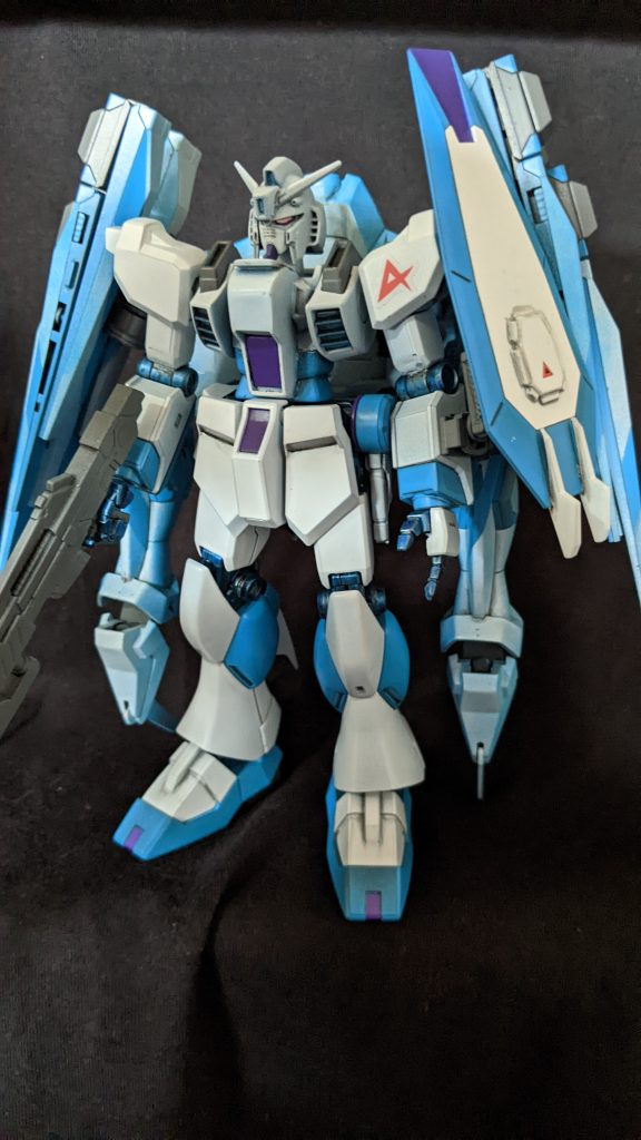 クラゲイメージなのでホワイトと水色をメインとし、差し色でパープルを使ってます。肩のAは「 アムロ」のAではなく「 アマクサ」のAと学習型サポートAI「 アロ」のAです。