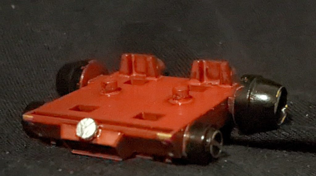 オタチダイザーとは殿様ガンダムを乗せて走るお立ち台型ちーびーローラーで、連邦モータースのチューンナップにより、超安全運転設計なのである!!