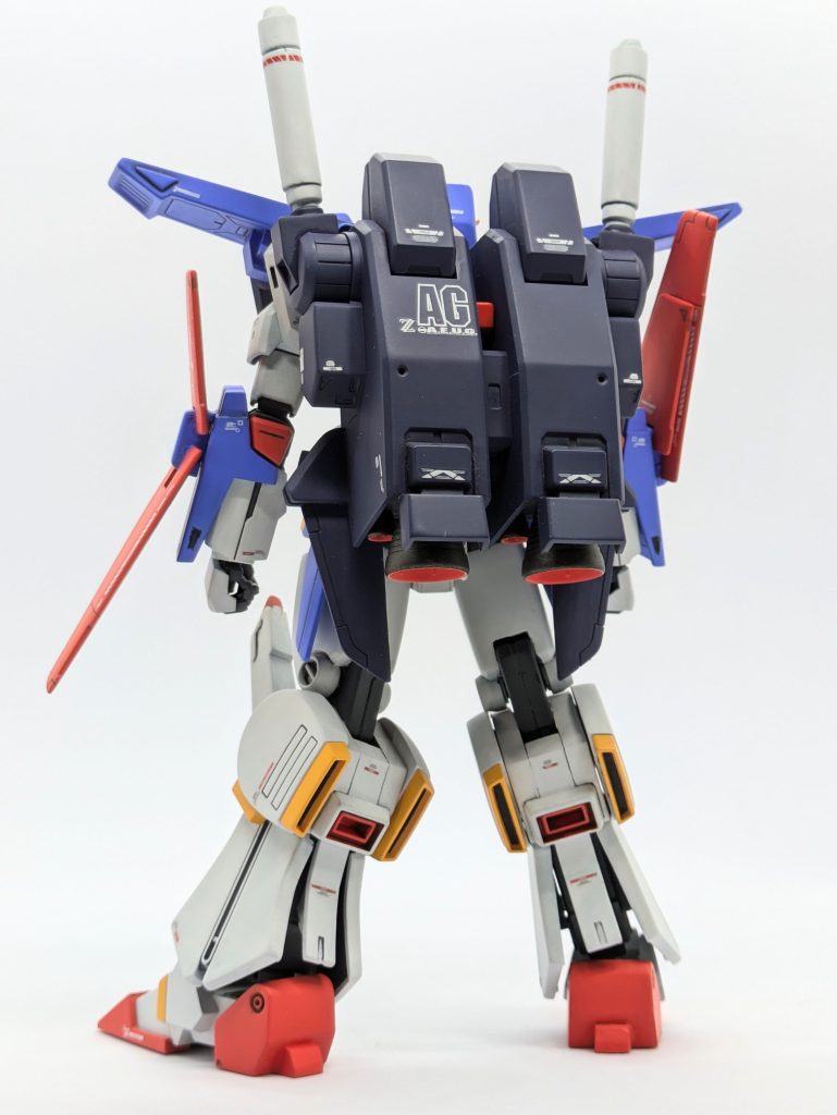 バックパックは取付位置を5ミリ程上へ。